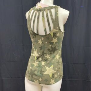 New with tag! Candie’s Sarah Hyland army green star pattern tank top size Medium